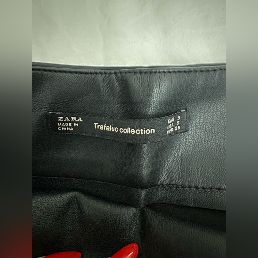 Leather mini skirt - Picture 2 of 2